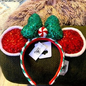 DisneyParks Christmas Holiday Red and Green Sequined Minnie Mouse ears